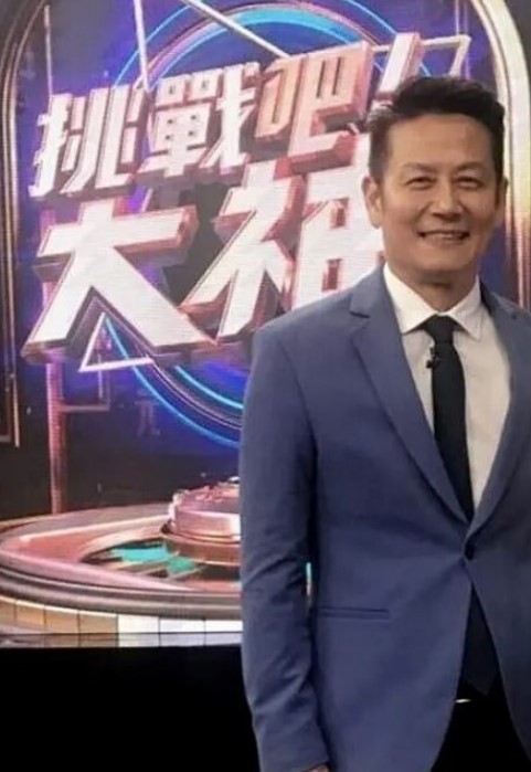 清纯反差小骚货在厨房撅着屁股勾引两个哥哥玩3p - 香蕉AV